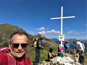 35 Alla croce di vetta della Cima di Mezzeno - Giovanni Paolo II (2230 m)